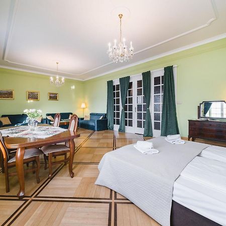 Apartamenty W Palacu Pod Baranami Краков Экстерьер фото