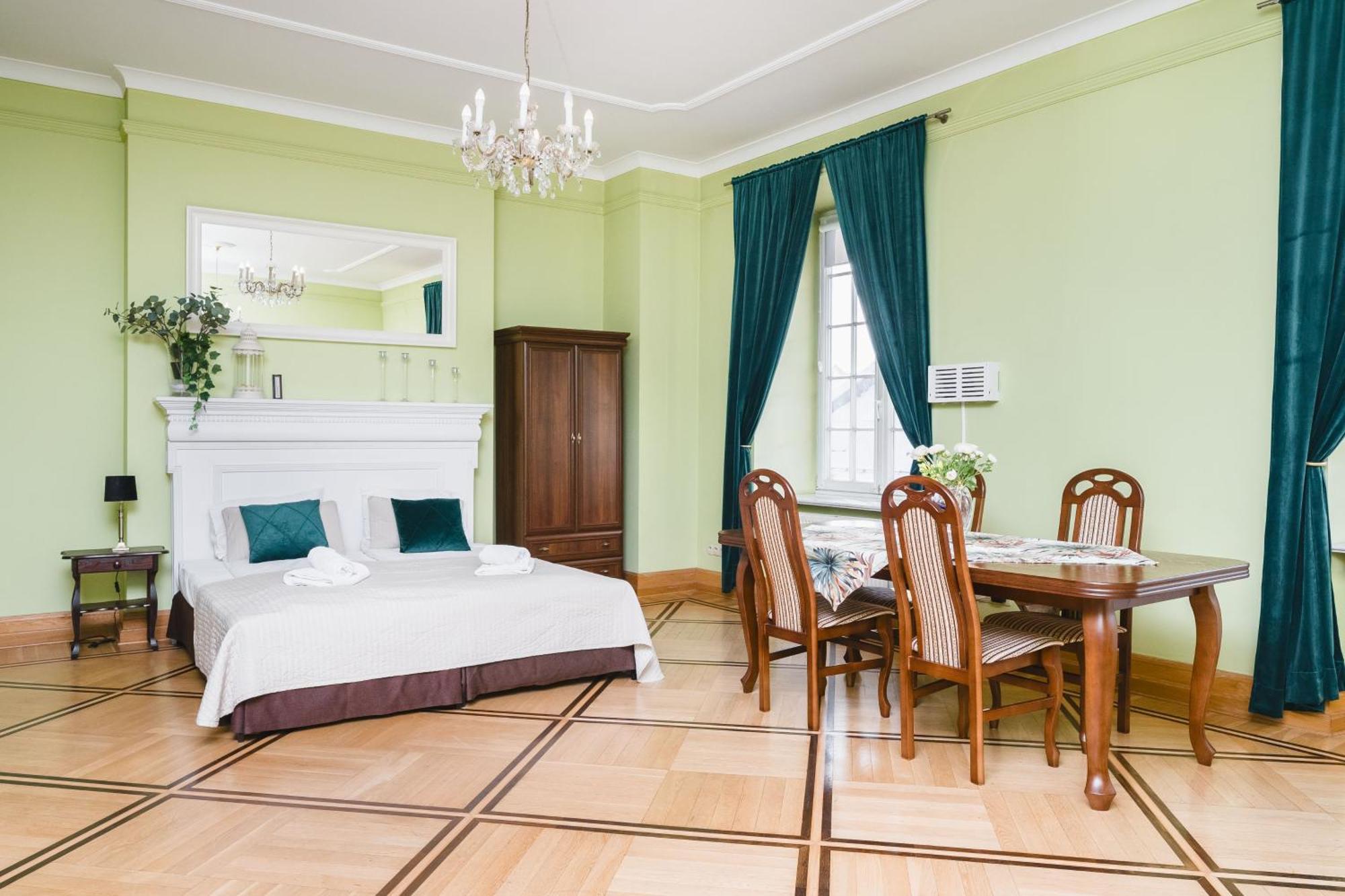 Apartamenty W Palacu Pod Baranami Краков Экстерьер фото