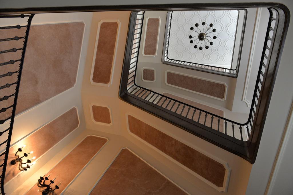 Apartamenty W Palacu Pod Baranami Краков Экстерьер фото