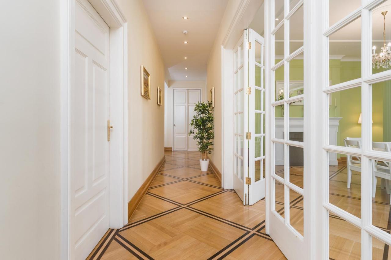 Apartamenty W Palacu Pod Baranami Краков Экстерьер фото