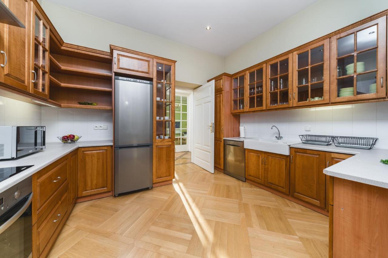 Apartamenty W Palacu Pod Baranami Краков Экстерьер фото